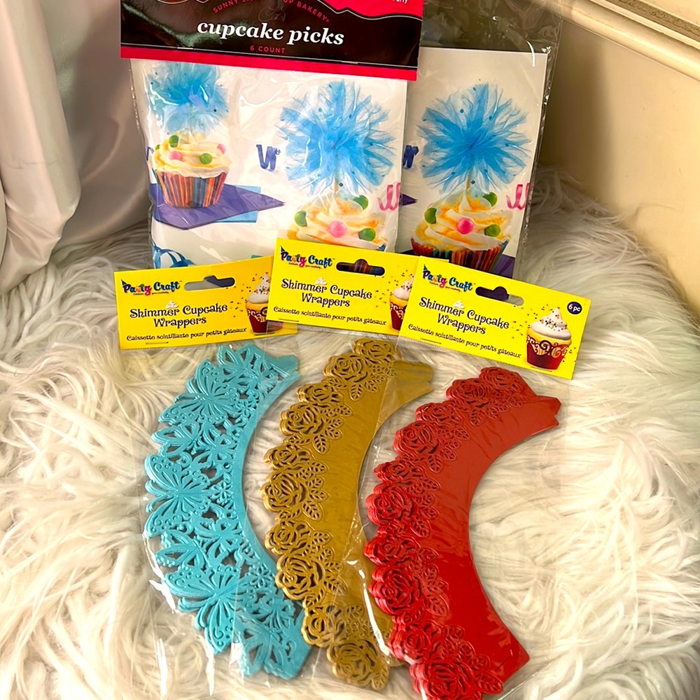 NWT Sunny Side Up Bakery cupcake wraps & picks